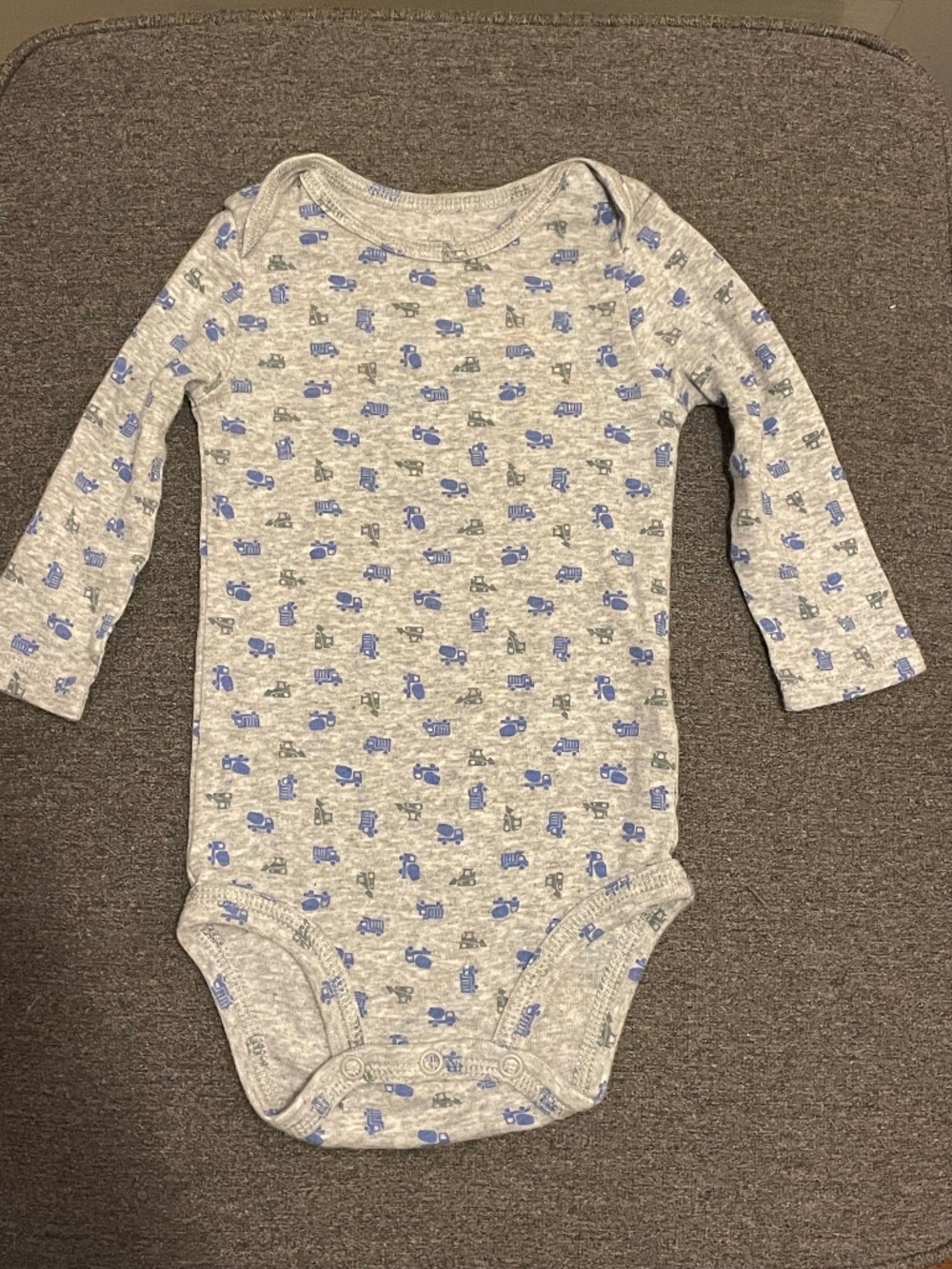 5 Carters onesies 6-9 month